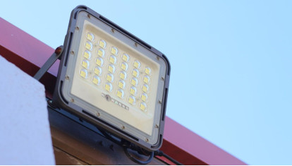 Светодиодные прожекторы для дома, двора и парковки