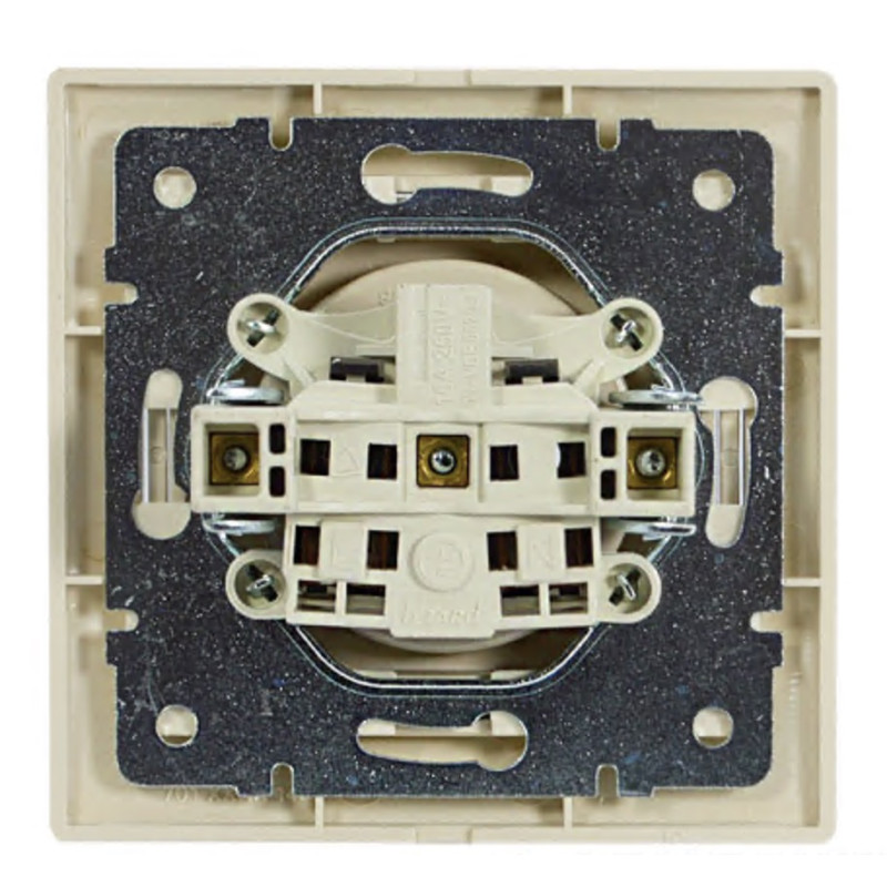 Розетка одинарная б/з с вставкой LEZARD Mira крем 701-0303-121B