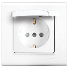 Розетка одинарная с/з и защитной крышкой VIKO Linnera белая 90400012