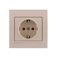 Розетка одинарная с/з и защитными шторками LEZARD Deriy крем 702-0303-124