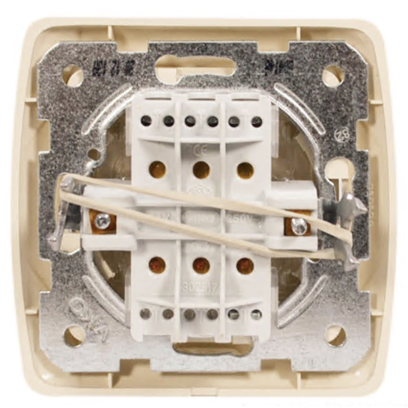 Выключатель трехклавишный VIKO Carmen крем 90562068