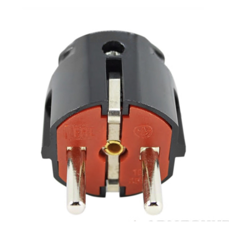 Вилка угловая LUXEL 1105 с заземлением черная