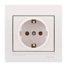 Розетка одинарная с/з и защитными шторками LEZARD Deriy белая