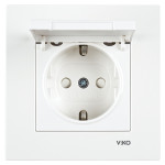Розетка одинарная с/з и защитной крышкой VIKO Karre белая 90960012