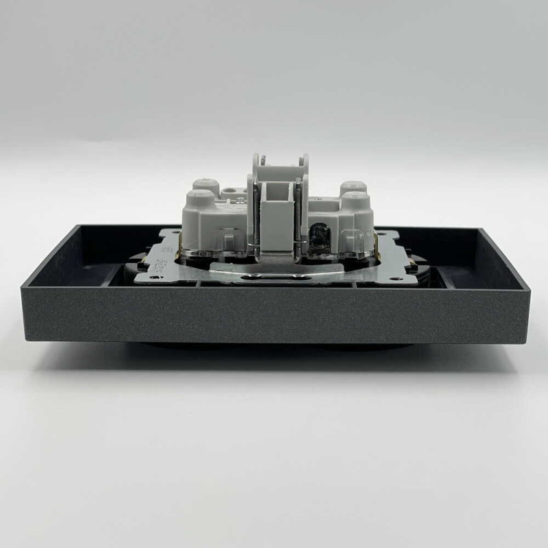 Розетка двійна із заземленням ELBI VEGA матовий чорний (510-014830-907)