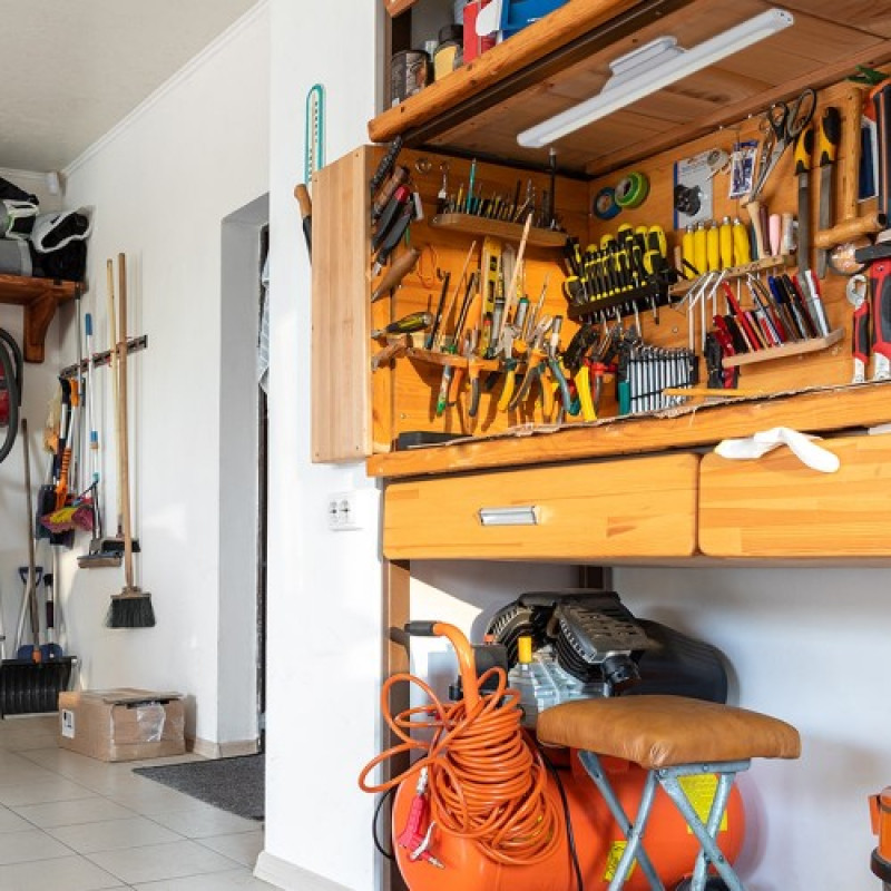 Аккумуляторный светодиодный накладной светильник Ardero AL5082ARD 5Вт белый 80501