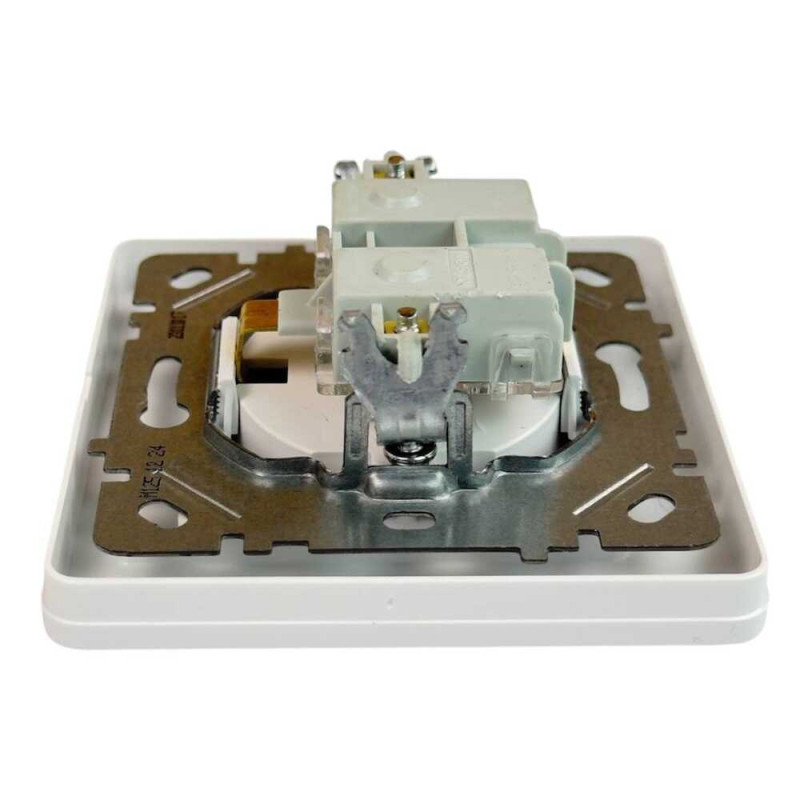 Розетка Nilson Selene белая 1-я с заземлением ( 23111017 )