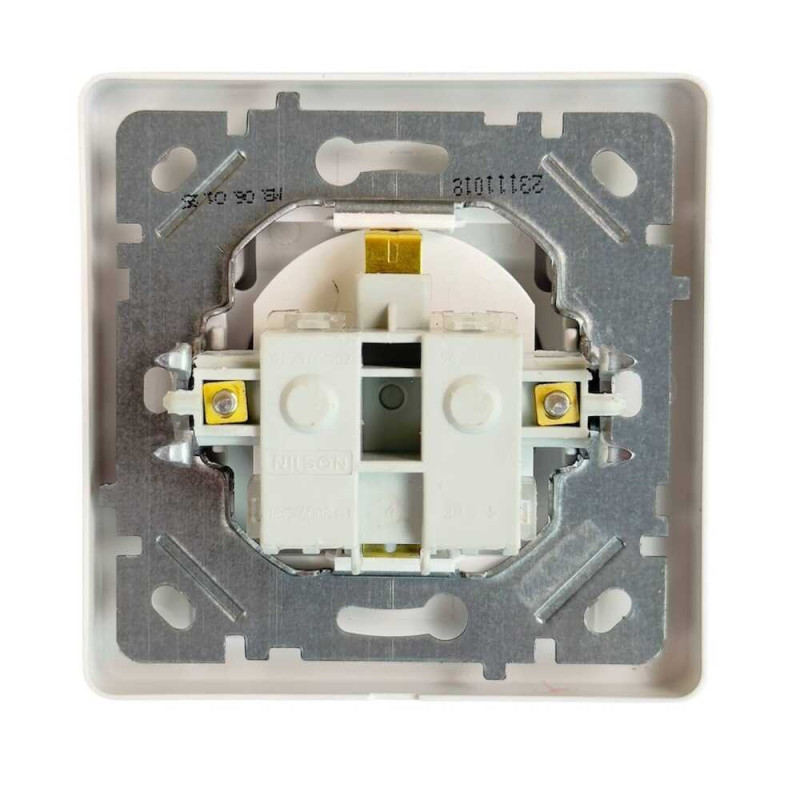 Розетка Nilson Selene белая 1-я с заземлением с крышкой ( 23111018 )