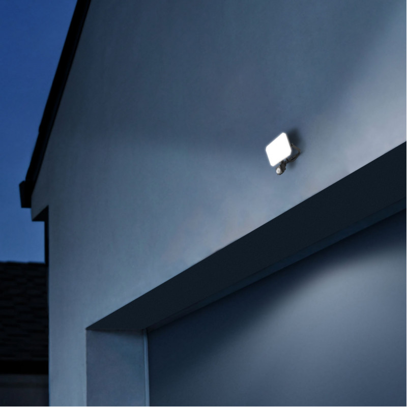 Светодиодный прожектор VIDEX VLE-F3-0305B-S 30W 5000K с датчиком движения 220V Black