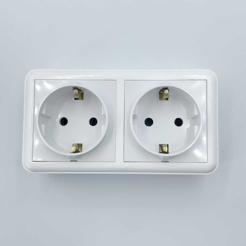Розетка накладная Nilson Unique белая 2-я с заземлением ( 28111025 )