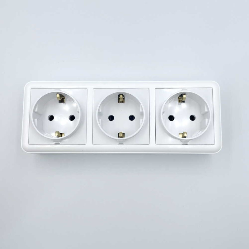 Розетка накладная Nilson Unique белая 3-я с заземлением ( 28111060 )