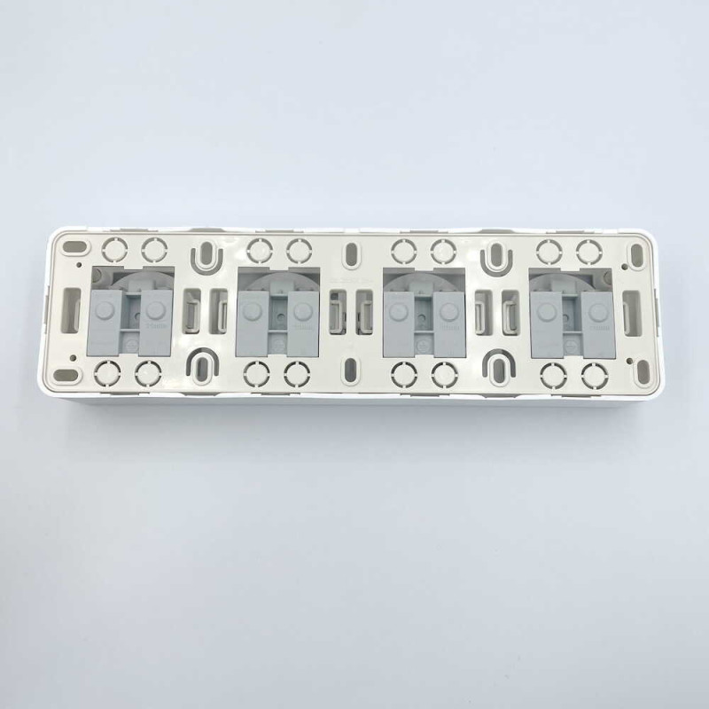 Розетка накладная Nilson Unique белая 4-я без заземления ( 28111061 )