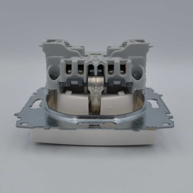 Розетка одинарная с/з EL-BI Zirve белая Fixline (501-010201-217)