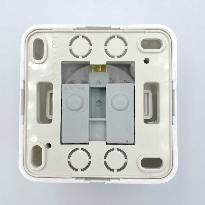 Розетка Nilson Unique белая 1-я с заземлением ( 28111017 )