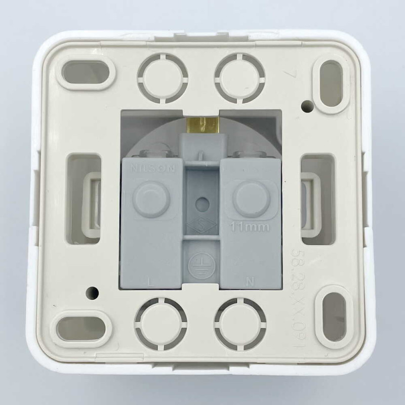 Розетка Nilson Unique белая 1-я с заземлением с крышкой ( 28111018 )