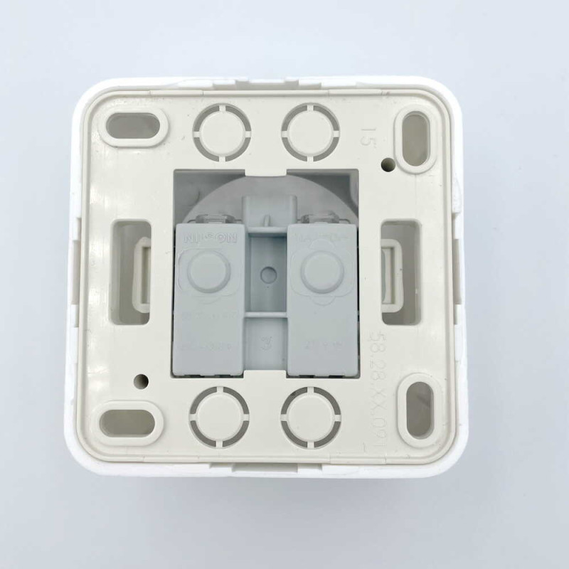 Розетка Nilson Unique белая 1-я без заземления ( 28111015 )