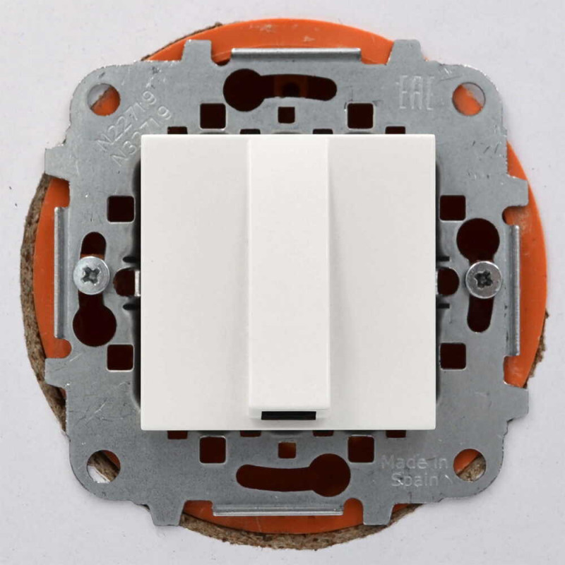 Розетка Zenit белая 1-я каб. выход ( 2CLA220700N1101 )