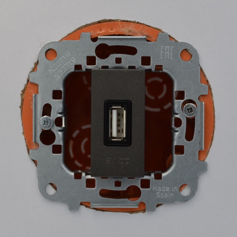 Розетка Zenit антрацит USB 1 мод. 2000мА ( 2CLA218520N1801 )