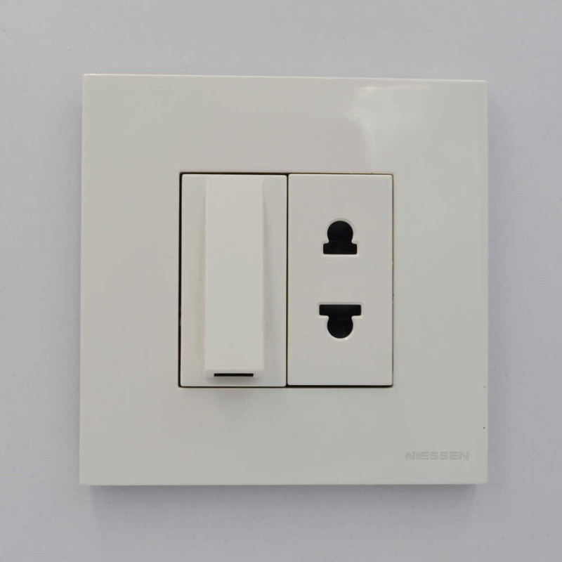 Розетка Zenit белая 1-я без заземления 1 мод. (2CLA213500N1101)