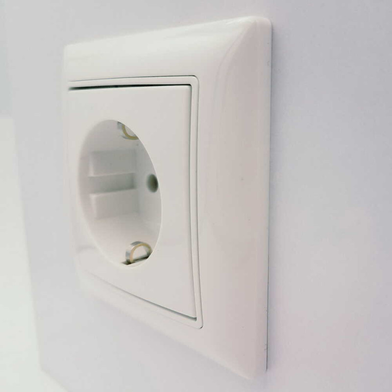 Розетка ABB basic55 белая 1-я с заземлением ( 2CKA002011A3855 )