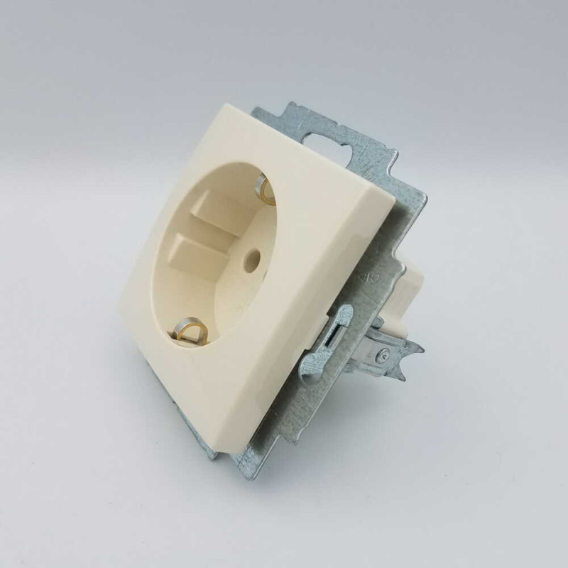 Розетка ABB basic55 слоновая кость 1-я с заземлением ( 2CKA002011A3857 )