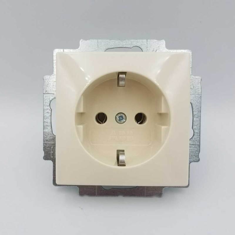 Розетка ABB basic55 слоновая кость 1-я с заземлением ( 2CKA002011A3857 )