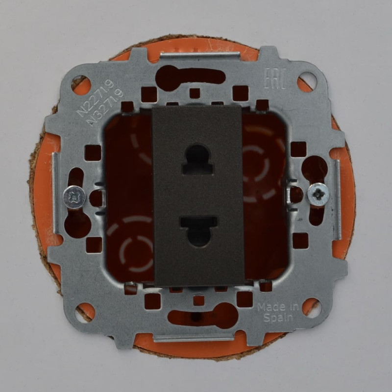 Розетка Zenit антрацит 1-я без заземления 1 мод. (2CLA213500N1801)