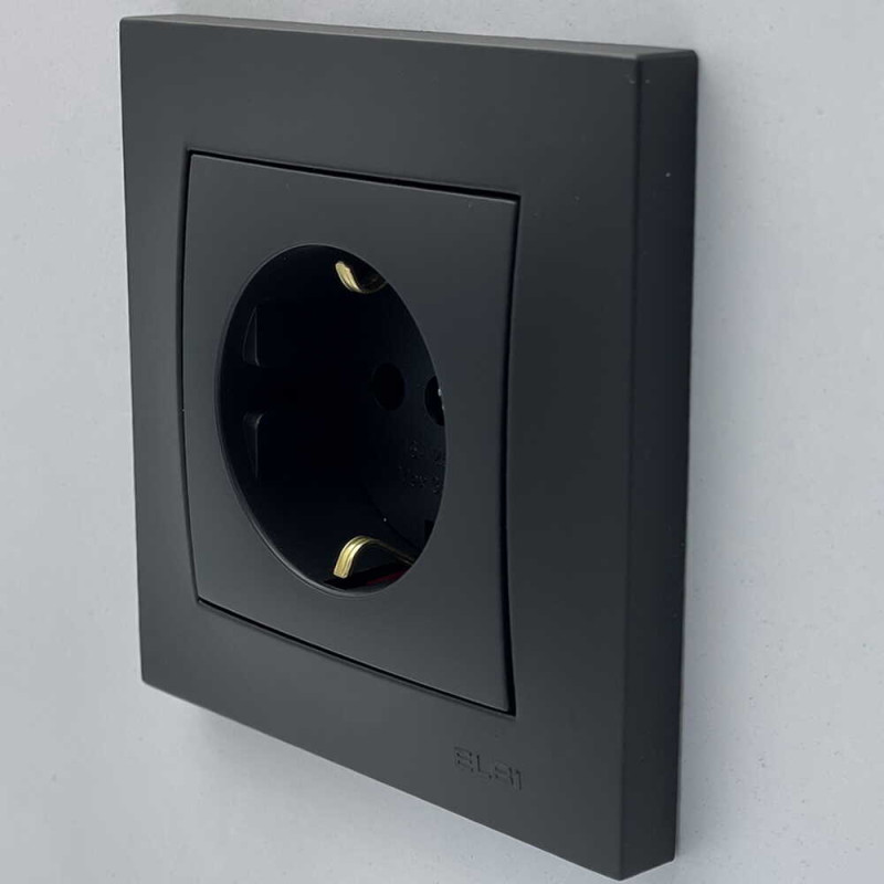 Розетка одинарна із заземленням ELBI VEGA матовий чорний (510-014800-217)