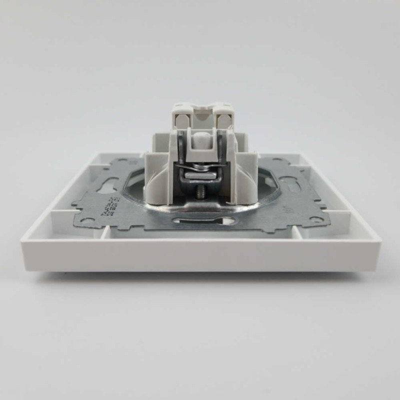 Розетка одинарная компьютерная ELBI VEGA белый матовый (510-016200-247)