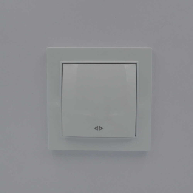 Выключатель промежуточный одноклавишный NILSON Thor белый 27111010