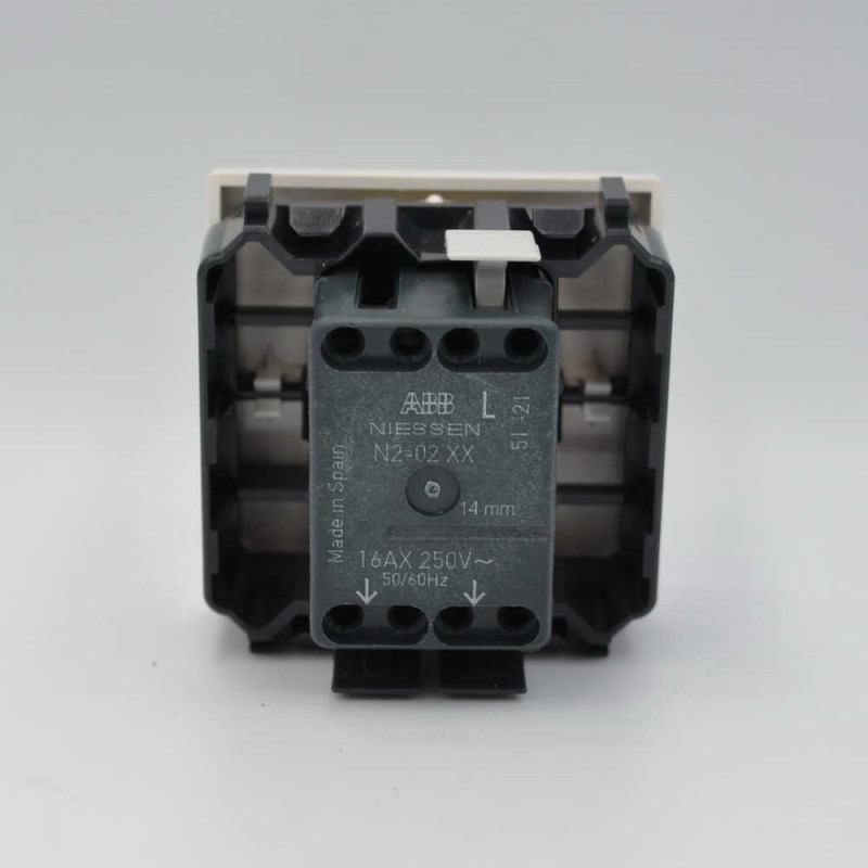 Вимикач Zenit білий 1-й прохідний ( 2CLA220200N1101 )