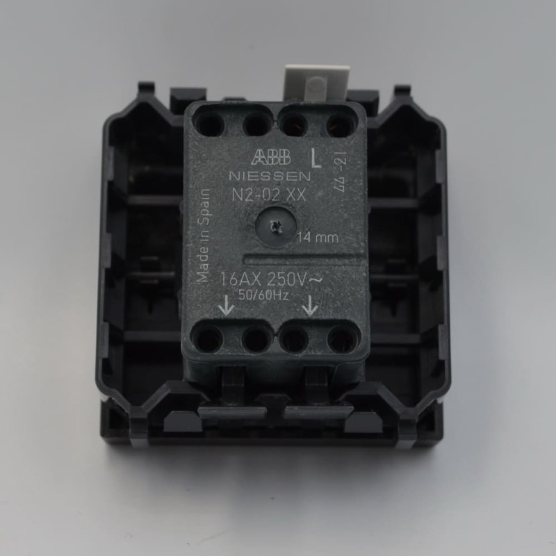 Выключатель Zenit антрацит 1-й проходной ( 2CLA220200N1801 )