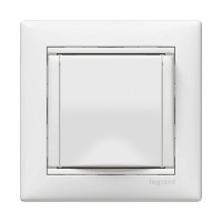 Розетка с заземлением с крышкой белая Valena Legrand (774422)