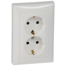 Двойная розетка с заземлением с заслонкой белая Valena Legrand (774427)