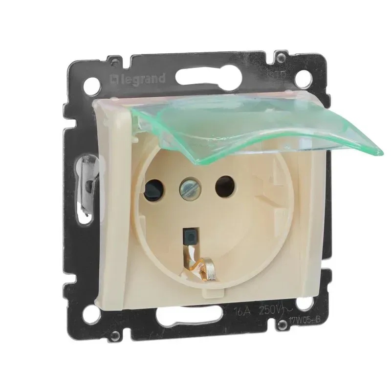 Розетка 2К+С со шторками. и крышкой IP44 слоновая кость Valena Legrand (774120)