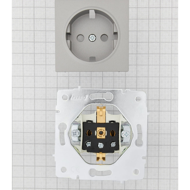 Розетка одинарная с/з LEZARD Vesna серая 742-3588-122В