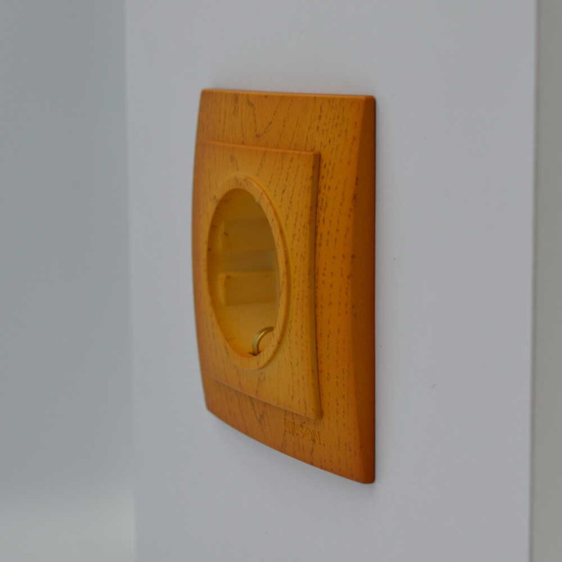 Розетка одинарна з/з NILSON Touran дуб 24251017