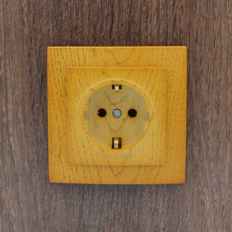 Розетка одинарна з/з NILSON Touran дуб 24251017