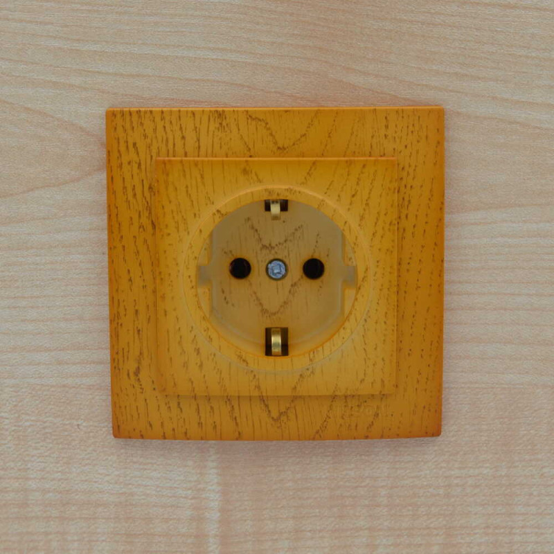 Розетка одинарна з/з NILSON Touran дуб 24251017