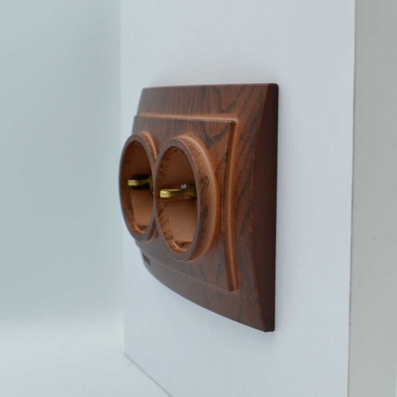 Розетка двомісна з/з NILSON Touran горіх 24271025