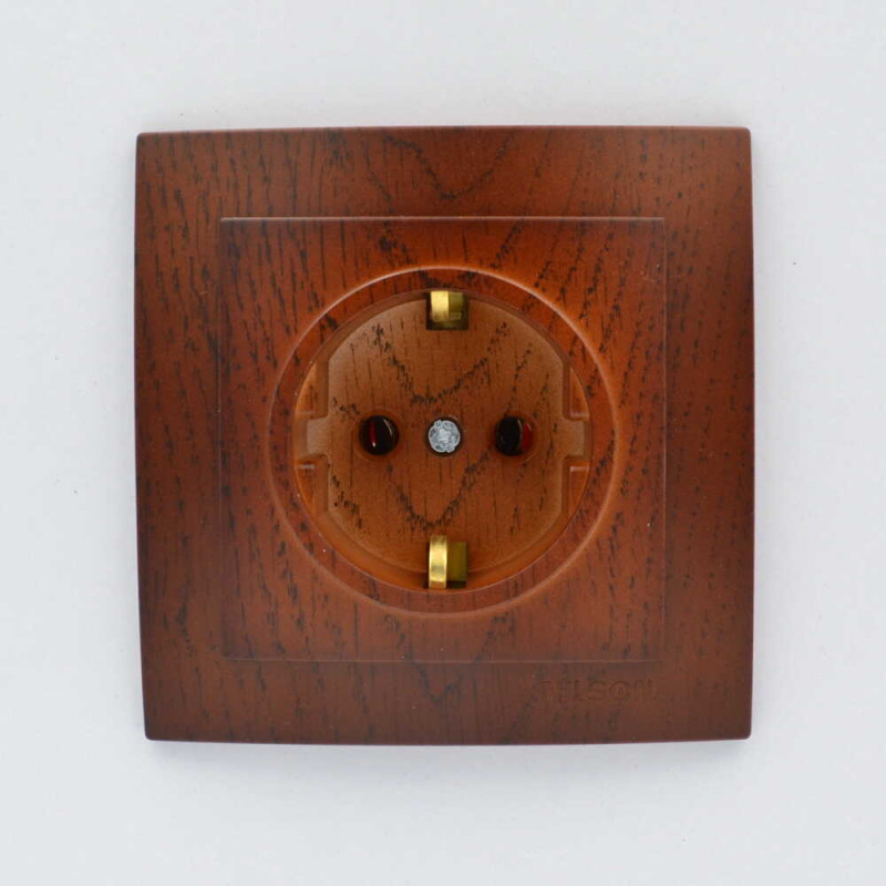 Розетка одинарна з/з NILSON Touran горіх 24271017