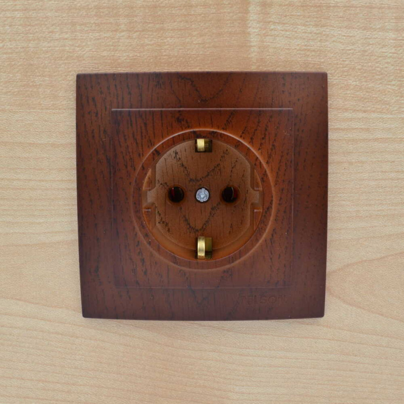 Розетка одинарна з/з NILSON Touran горіх 24271017