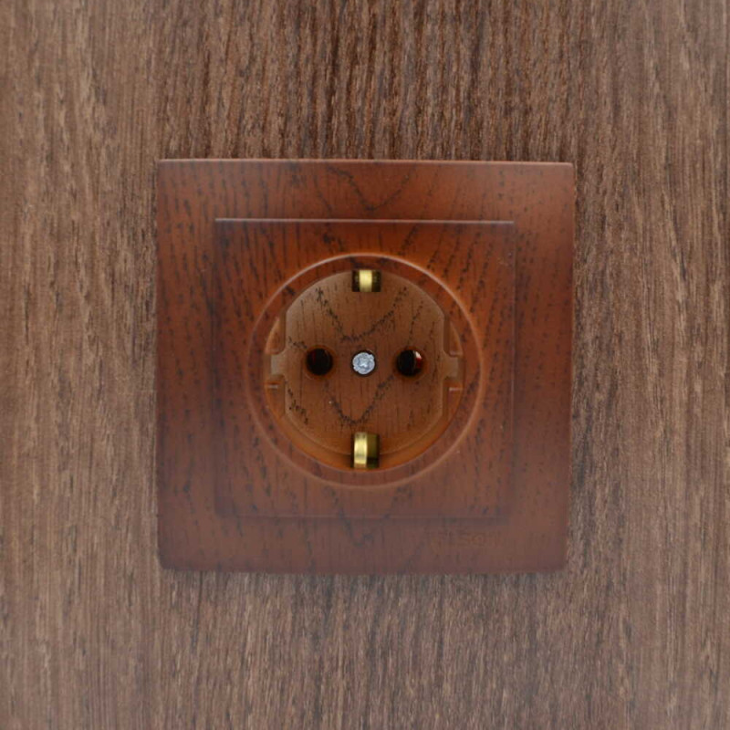 Розетка одинарна з/з NILSON Touran горіх 24271017