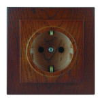 Розетка одинарная с/з NILSON Touran орех 24271017