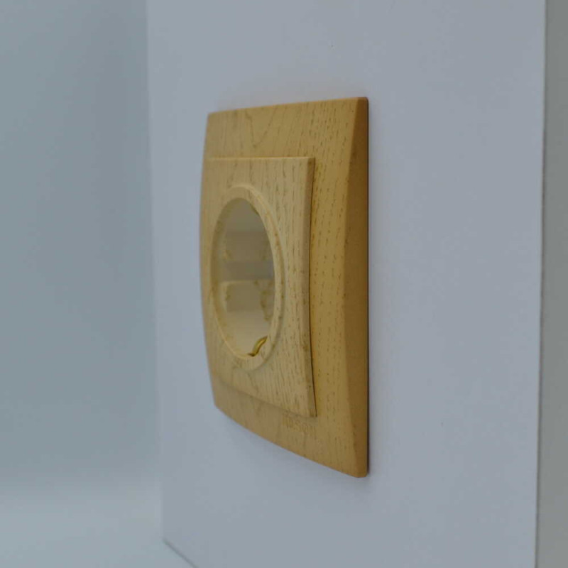 Розетка одинарна з/з NILSON Touran клен 24281017