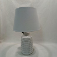 Настольная лампа Valeso с керамическим корпусом под лампу Е14 белая IP20 V DTL1021