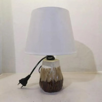 Настольная лампа Valeso с рельефным корпусом под одну лампу Е14 коричневая/белая IP20 V 4096