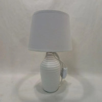 Настільна лампа Valeso з рельєфним смугастим корпусом під лампу Е14 біла IP20 V DTL1005