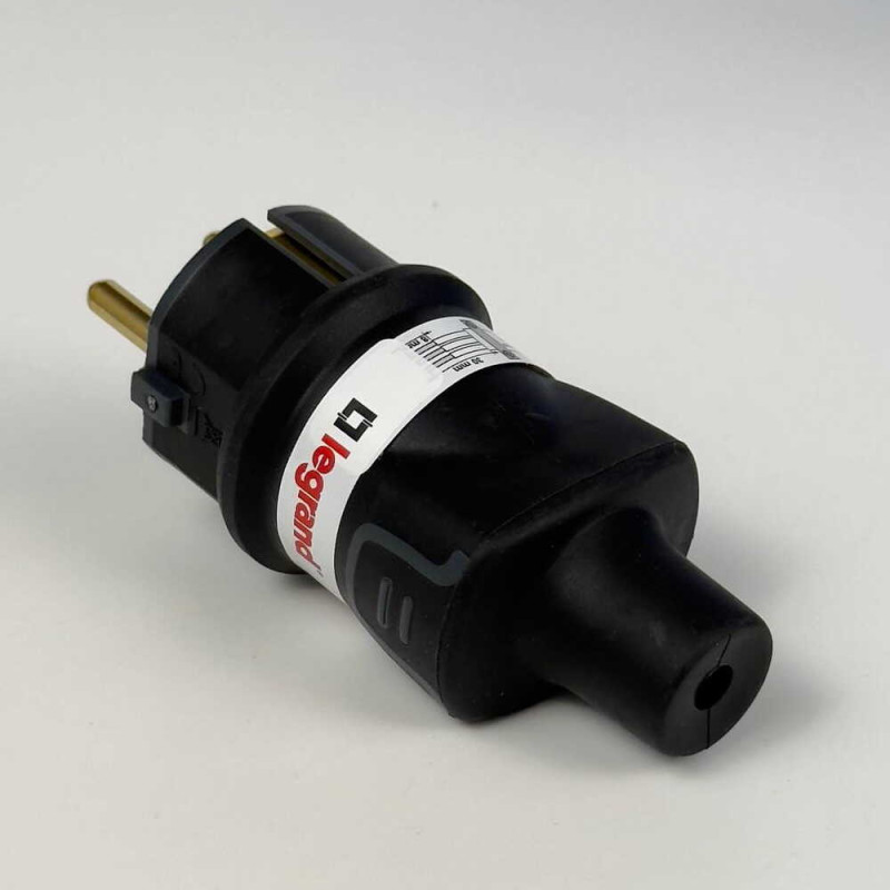 Вилка Legrand з заземленням 16A каучук чорна ( 050196 )