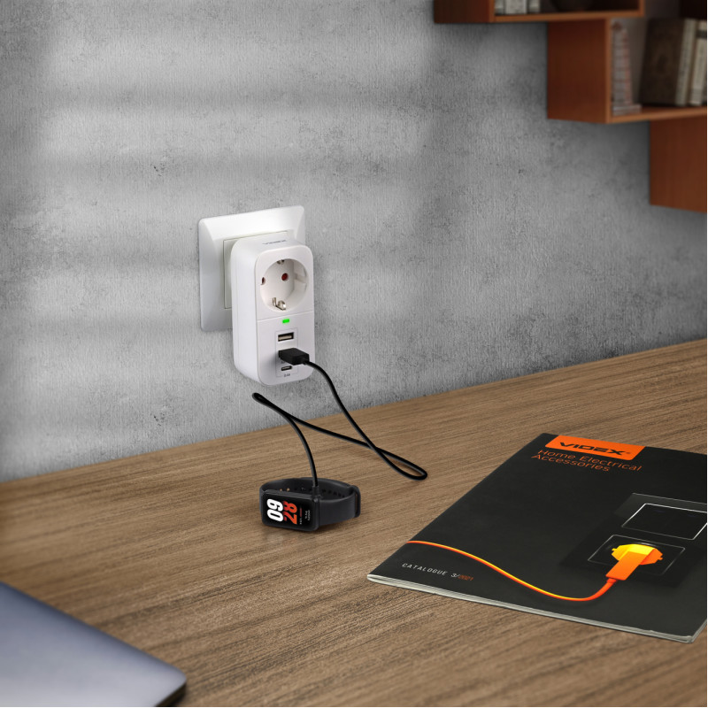 Адаптер сетевой VIDEX ONCORD с/с 1п 2.4A 2USB+USB-C белый (VF-AD1G2U1C-W)